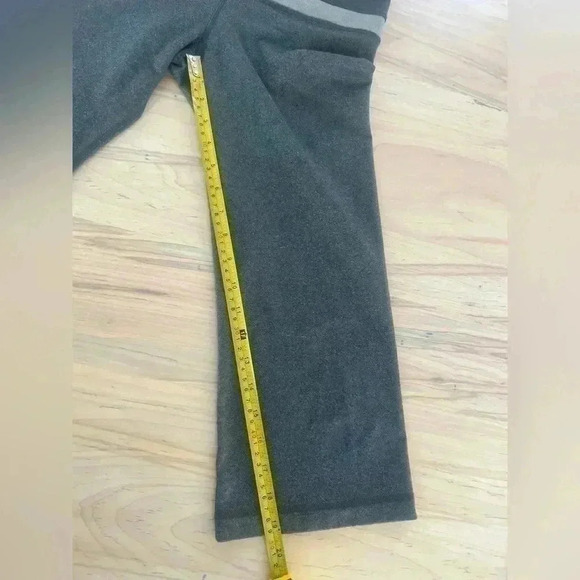 Lululemon cropped Color block Leggings. Gray Size 4 - Picture 9 of 10